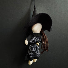 이미지를 갤러리 뷰어에 로드 , Witch Ornaments