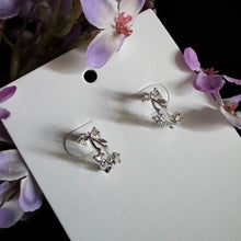 이미지를 갤러리 뷰어에 로드 , Fae Mini Hoop Earrings