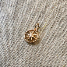 이미지를 갤러리 뷰어에 로드 , The Compass Charm