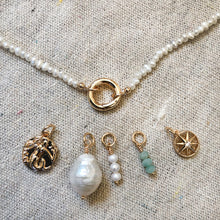 이미지를 갤러리 뷰어에 로드 , The Mini Pearl Necklace