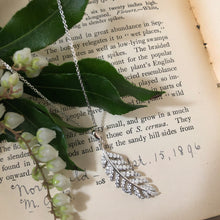 Charger l'image dans la galerie, Angel Feather Necklace