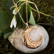 Load image into Gallery viewer, The Hare Moon Necklace