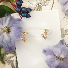 이미지를 갤러리 뷰어에 로드 , Fae Mini Hoop Earrings