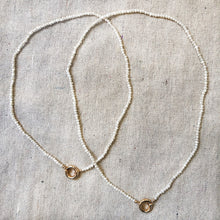 이미지를 갤러리 뷰어에 로드 , The Mini Pearl Necklace