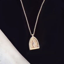 이미지를 갤러리 뷰어에 로드 , The Portal Necklace