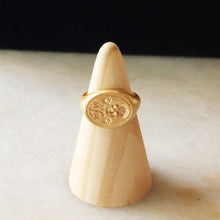 Load image into Gallery viewer, Memento Mori Signet Ring- Gold
