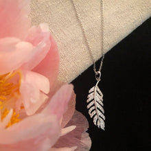 Charger l'image dans la galerie, Angel Feather Necklace