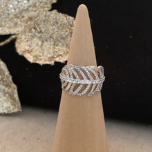 Cargar imagen en el visor de la galería, Angel Feather Ring