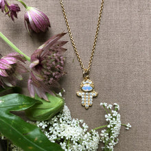 Charger l'image dans la galerie, Breloque Hamsa sur une chaîne de 16 "