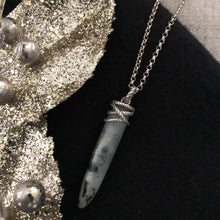 Load image into Gallery viewer, Cornicello Necklace - Labradorite