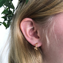 이미지를 갤러리 뷰어에 로드 , Fae Mini Hoop Earrings
