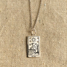 Cargar imagen en el visor de la galería, The Star Tarot charm with chain- Silver