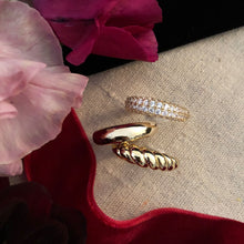 이미지를 갤러리 뷰어에 로드 , Set of three- Dome Rings in Gold