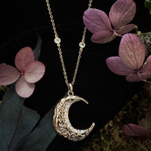 이미지를 갤러리 뷰어에 로드 , The Hare Moon Necklace
