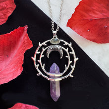 이미지를 갤러리 뷰어에 로드 , The Thorn Necklace
