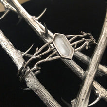 Cargar imagen en el visor de la galería, The Thorn Crystal Bracelet
