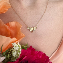 이미지를 갤러리 뷰어에 로드 , The Moon Moth Necklace
