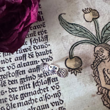 Load image into Gallery viewer, Memento Mori Grave Ring
