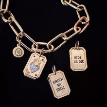 Cargar imagen en el visor de la galería, The Linked V Day Charm Bracelet
