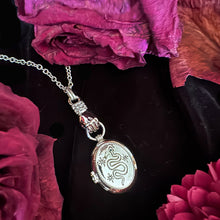 Load image into Gallery viewer, Victorian Locket - Silver
