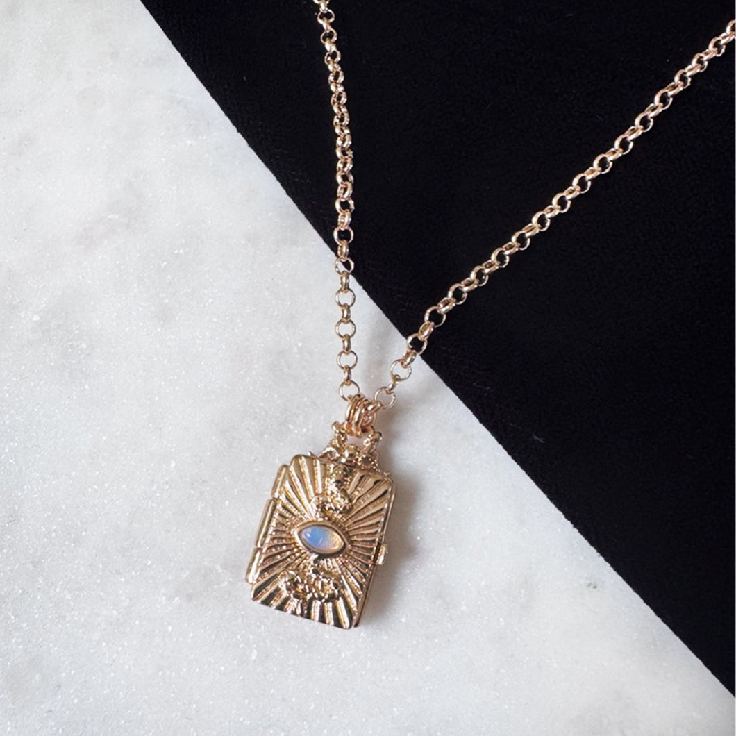 The Oracle Locket