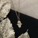 Hamsa Charm en una cadena de 16 "