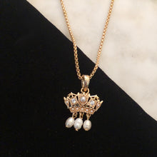 Cargar imagen en el visor de la galería, Royal Crown Necklace
