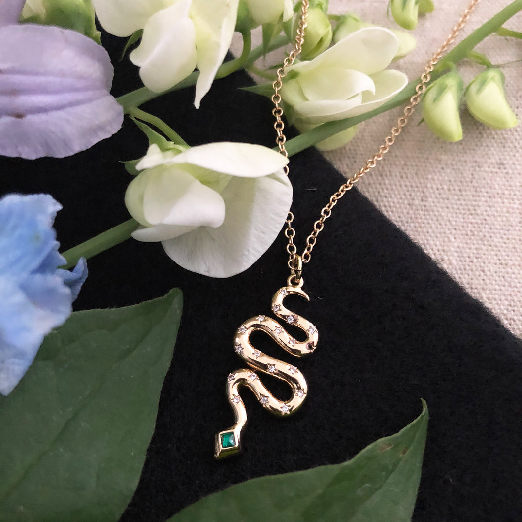 Collar de Serpiente Celestial