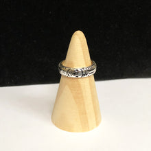 Load image into Gallery viewer, georgian Memento Mori band ring in. silver
