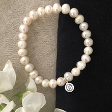 Load image into Gallery viewer, Pearl Stretch Bracelet
