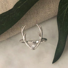 Cargar imagen en el visor de la galería, Diana&#39;s Stag Ring - Silver
