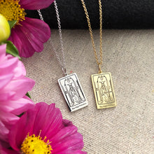 Charger l&#39;image dans la galerie, The High Priestess Tarot Charm with chain - Silver
