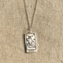 Cargar imagen en el visor de la galería, The Empress Tarot charm with chain - Silver
