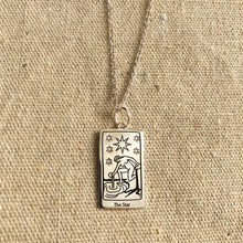 Charger l&#39;image dans la galerie, The Star Tarot charm with chain- Silver
